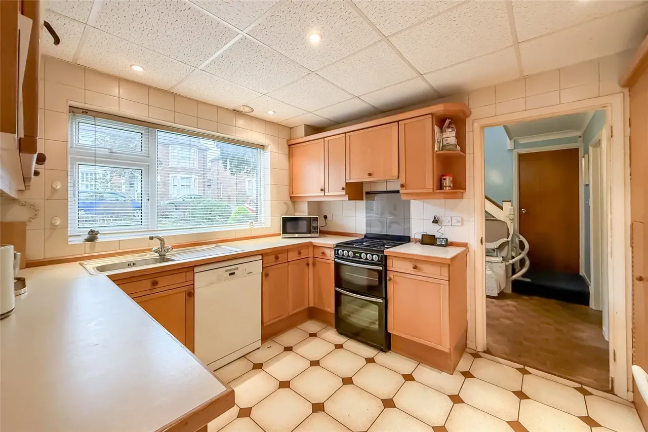 Wordsworth Road, Harpenden, Hertfordshire, AL5 4AE, photo 2