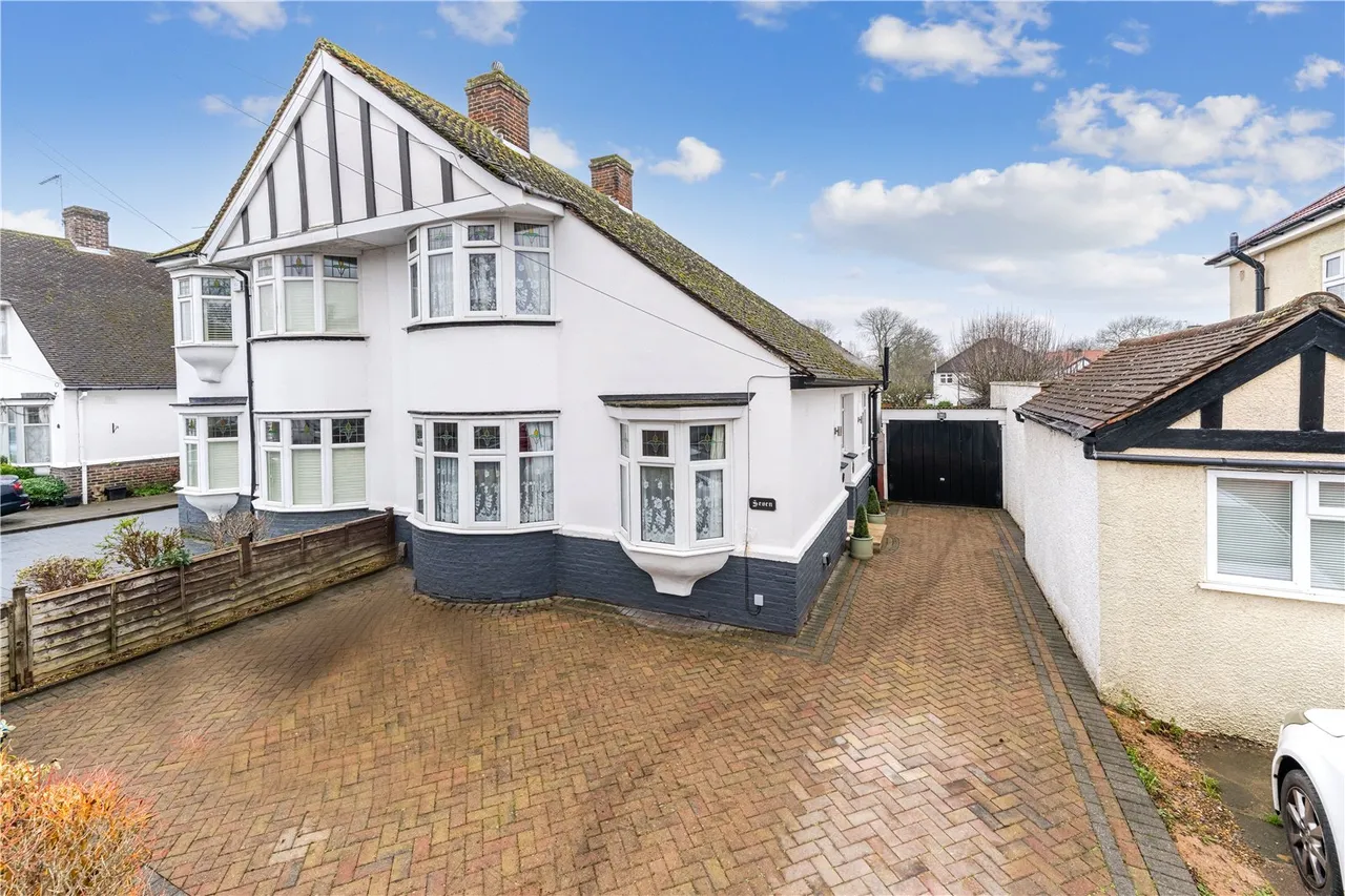3 bed house for sale — Waverley Avenue, Whitton, TW2 6DQ