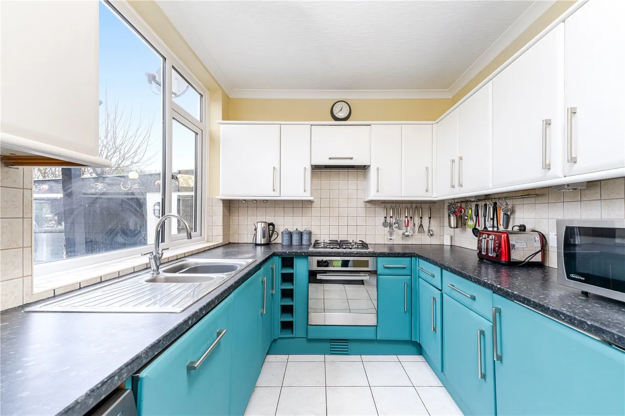 Waverley Avenue, Whitton, TW2 6DQ, photo 4