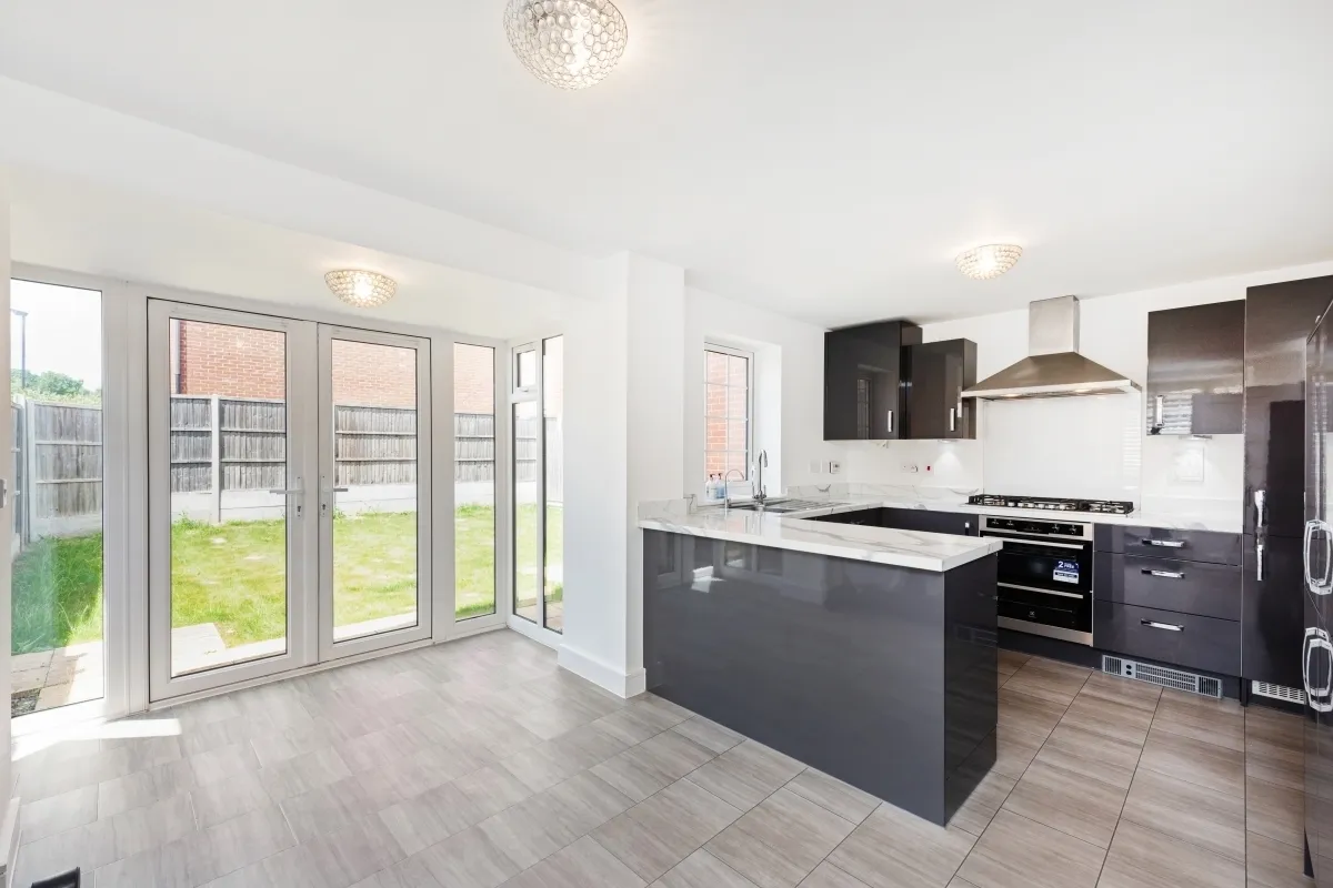 Griffiths Close Bushey WD23, photo 2