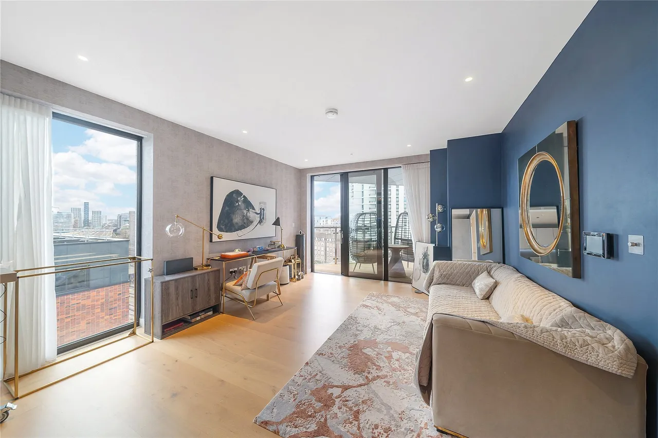 2 bed flat for sale, Sutherland Street, London, SW1V