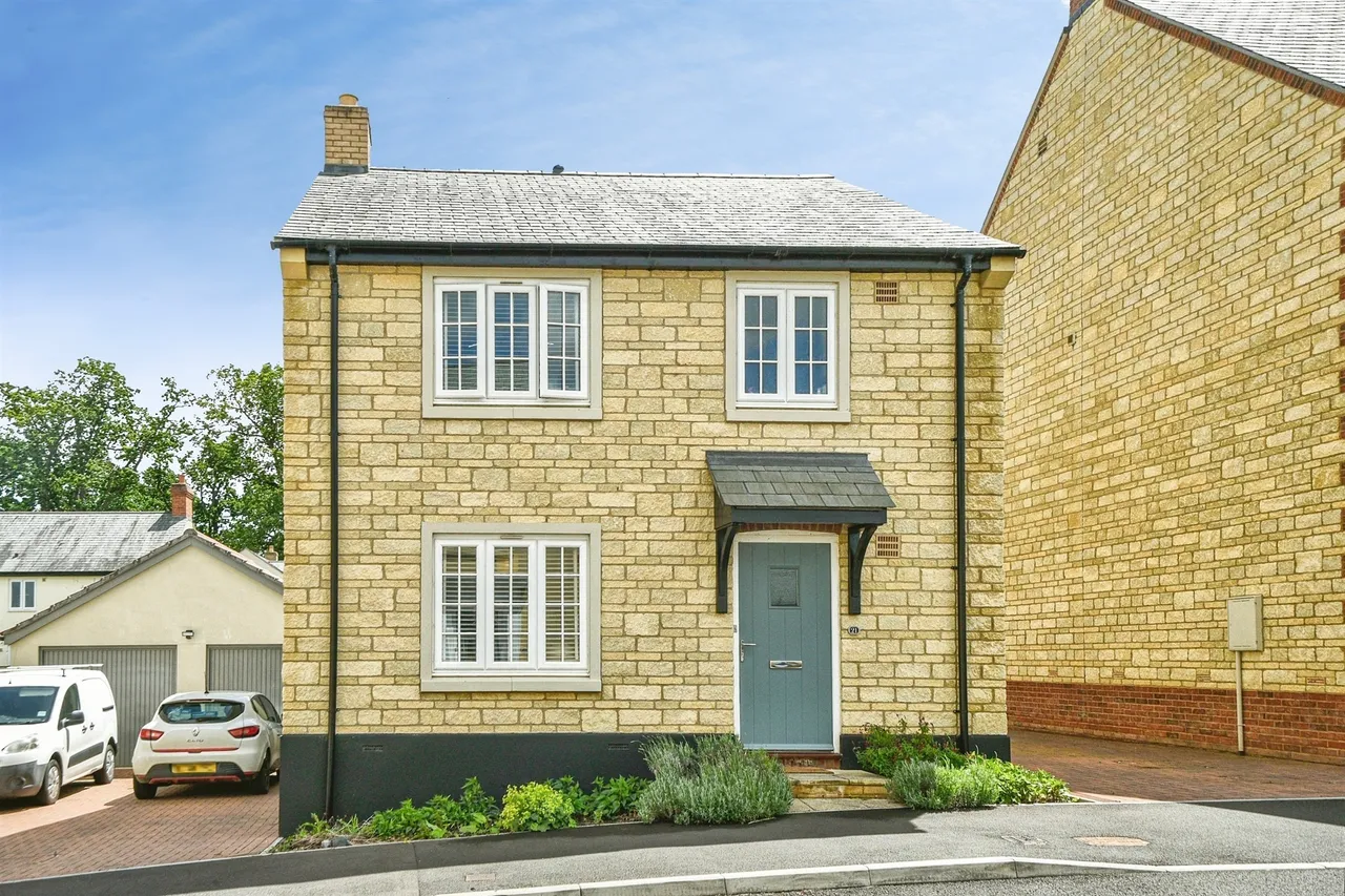 3 bed house for sale — Stoke Meadow, Calne