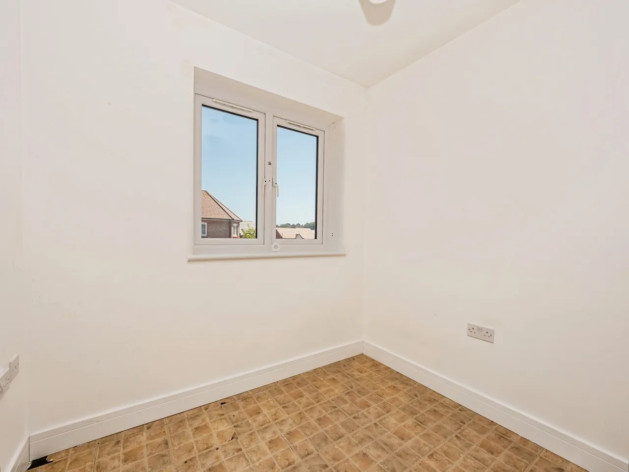 West Field Road, Weymouth, DT4, photo 15