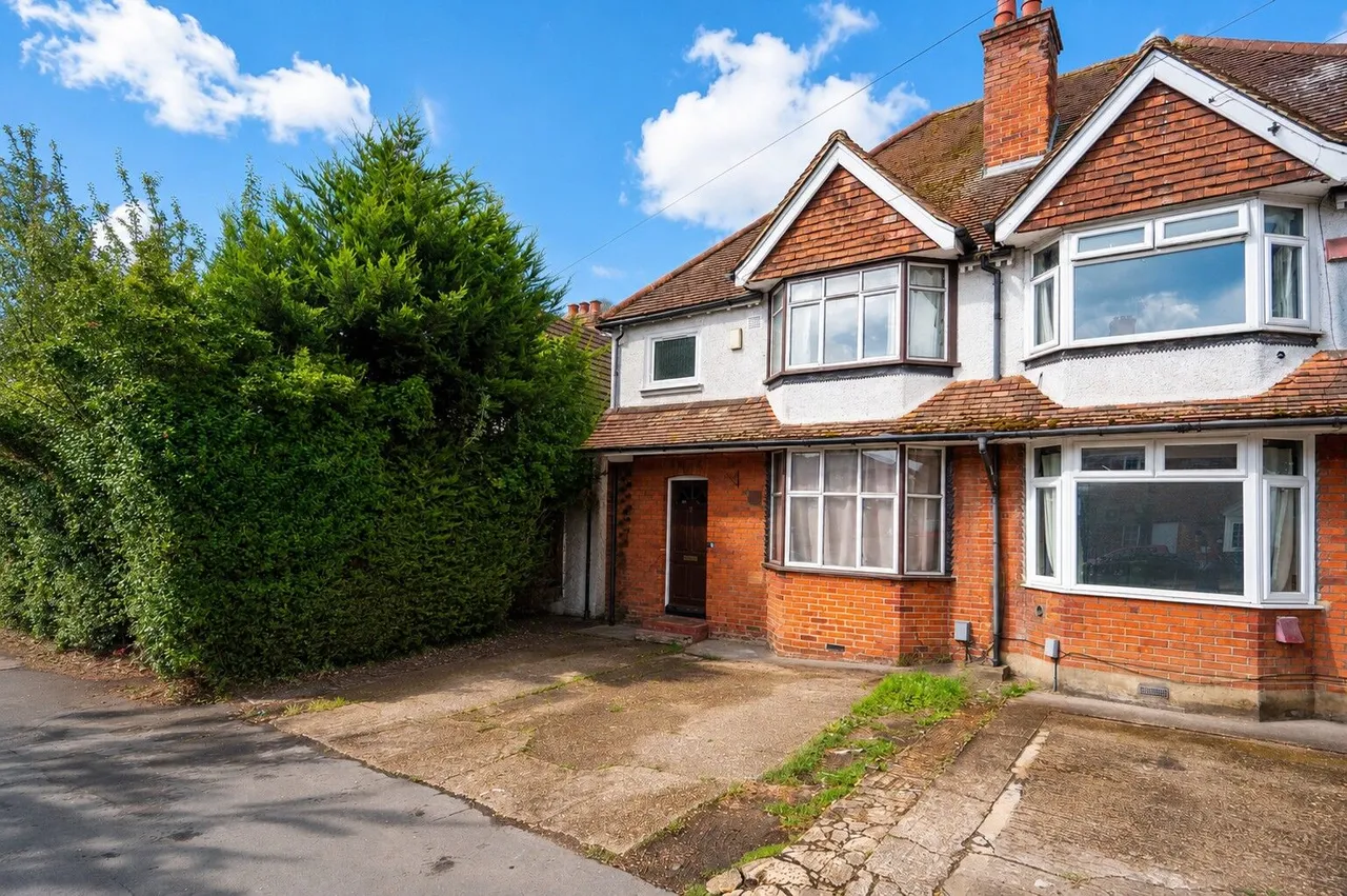 5 bed house to rent — 3 Aldershot Road, Guildford