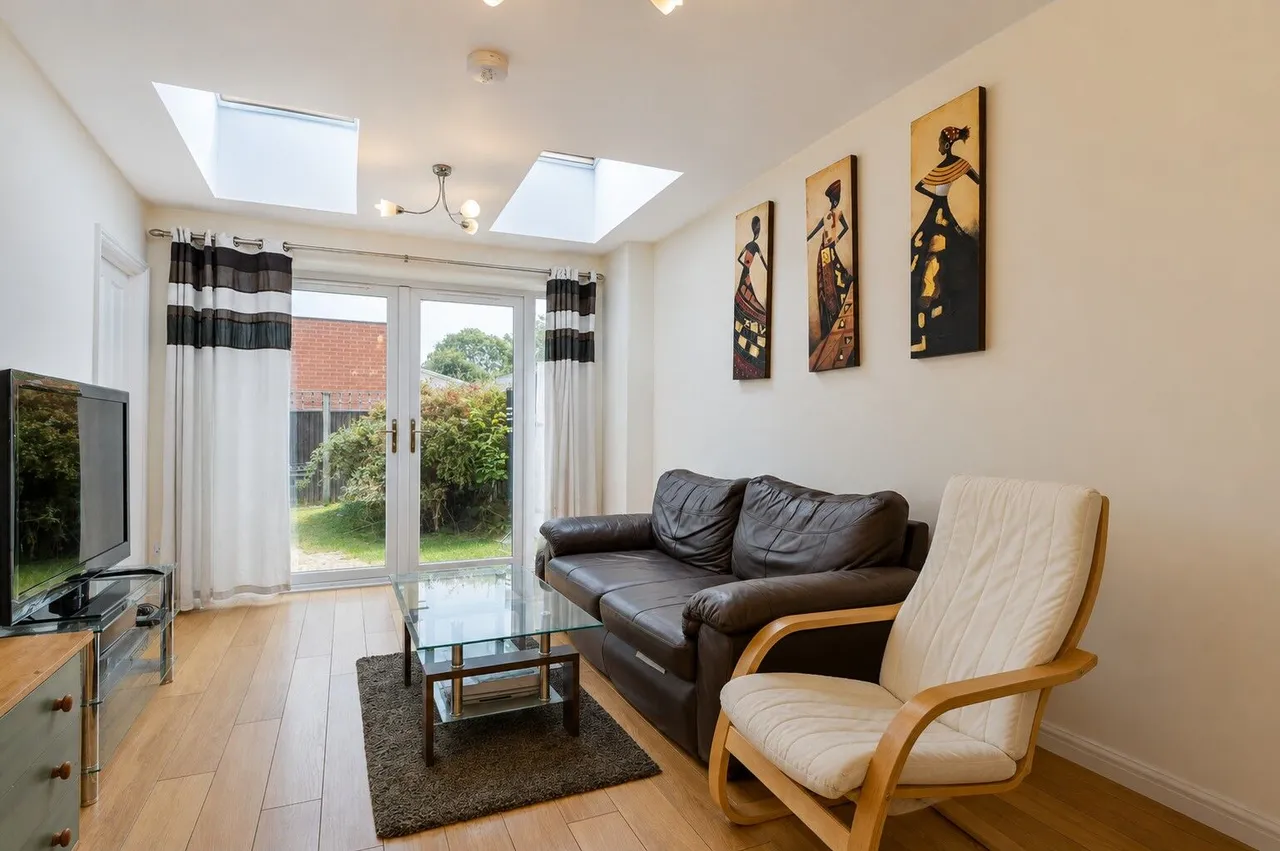 3 Aldershot Road, Guildford, photo 2