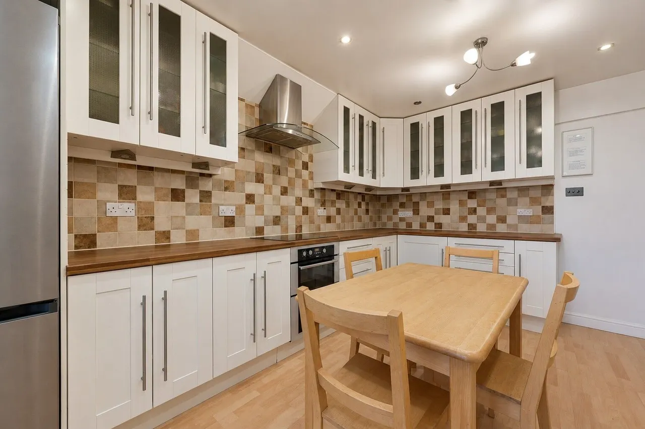 3 Aldershot Road, Guildford, photo 5