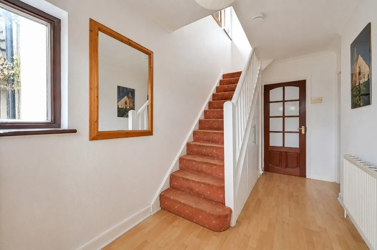 3 Aldershot Road, Guildford, photo 4