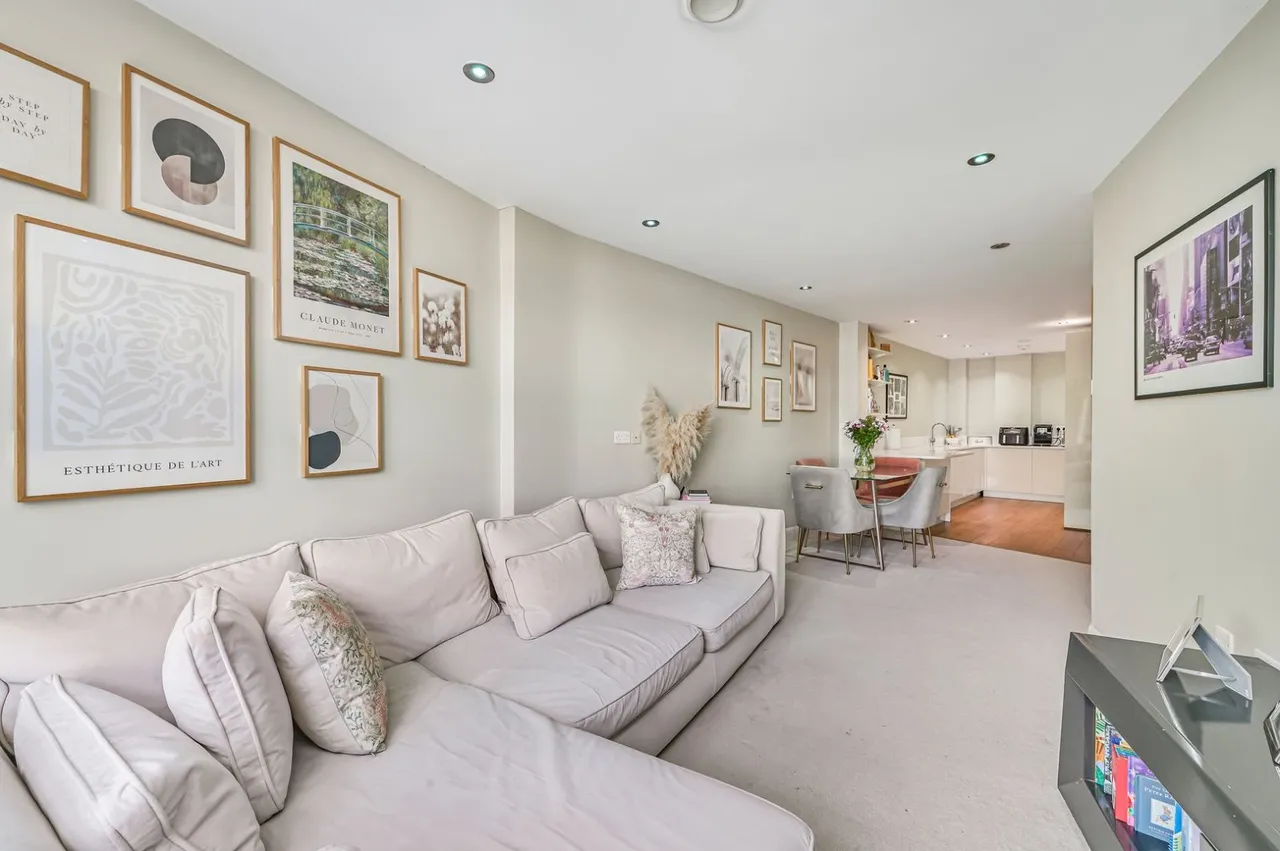 2 bed flat for sale, Magdalen Road, Earlsfield, SW18