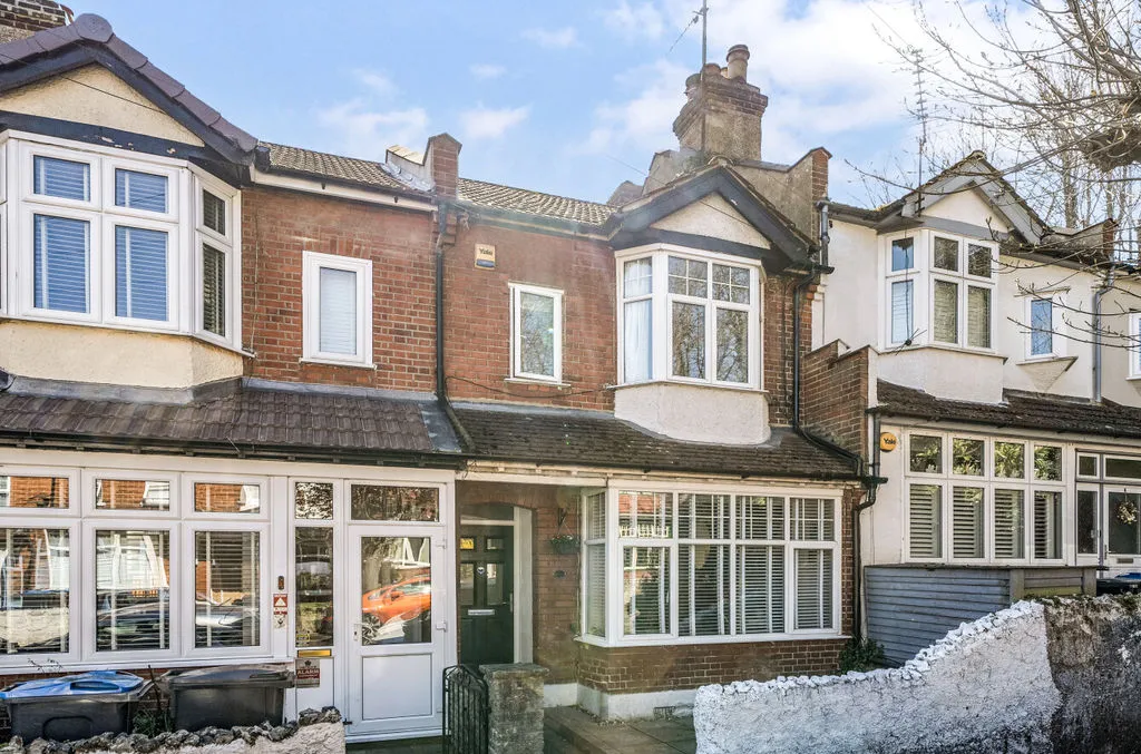 3 bed house for sale — Foxley Gardens, Purley CR8 2DQ