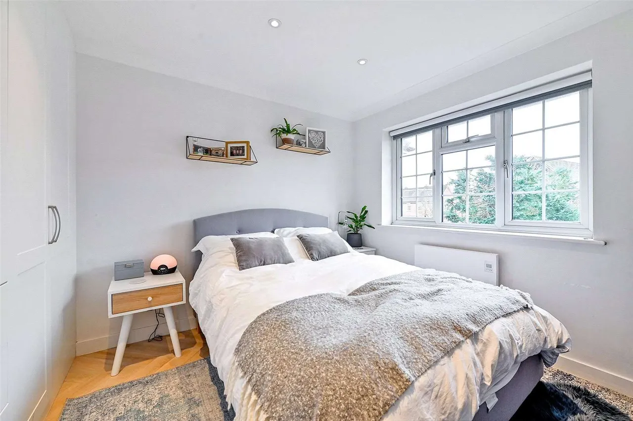 Horseshoe Crescent, Beaconsfield, Buckinghamshire, HP9 1LJ, photo 5