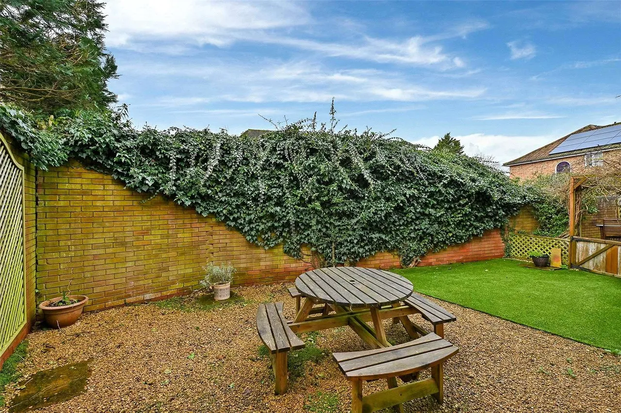Horseshoe Crescent, Beaconsfield, Buckinghamshire, HP9 1LJ, photo 8