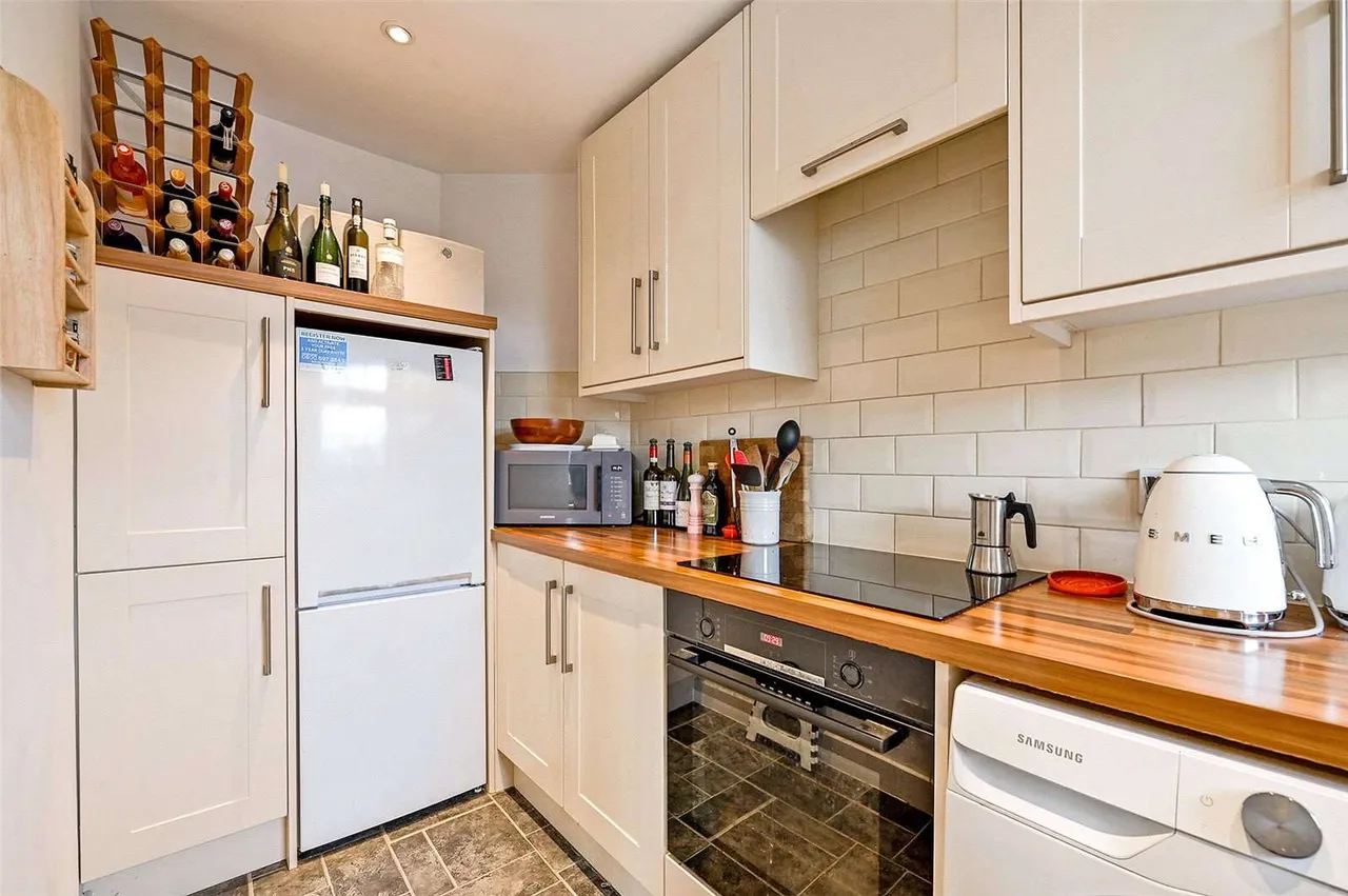 Horseshoe Crescent, Beaconsfield, Buckinghamshire, HP9 1LJ, photo 7