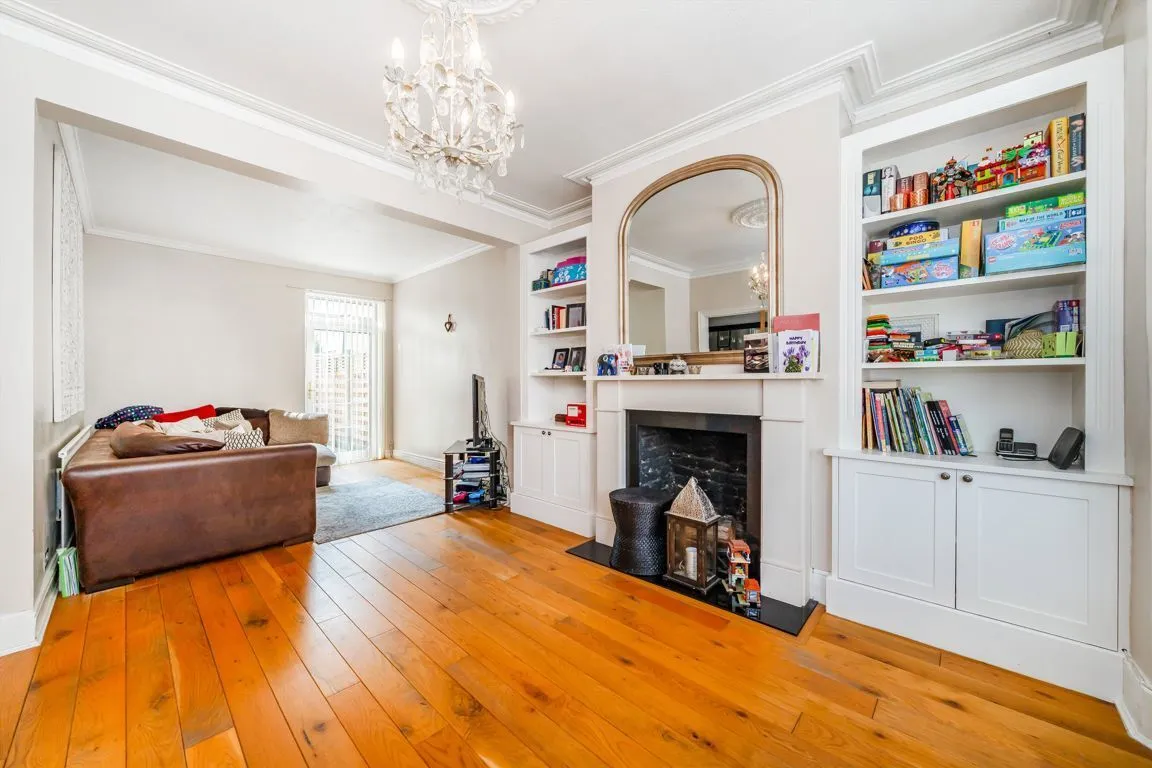 Cedar Avenue, TW2, photo 5