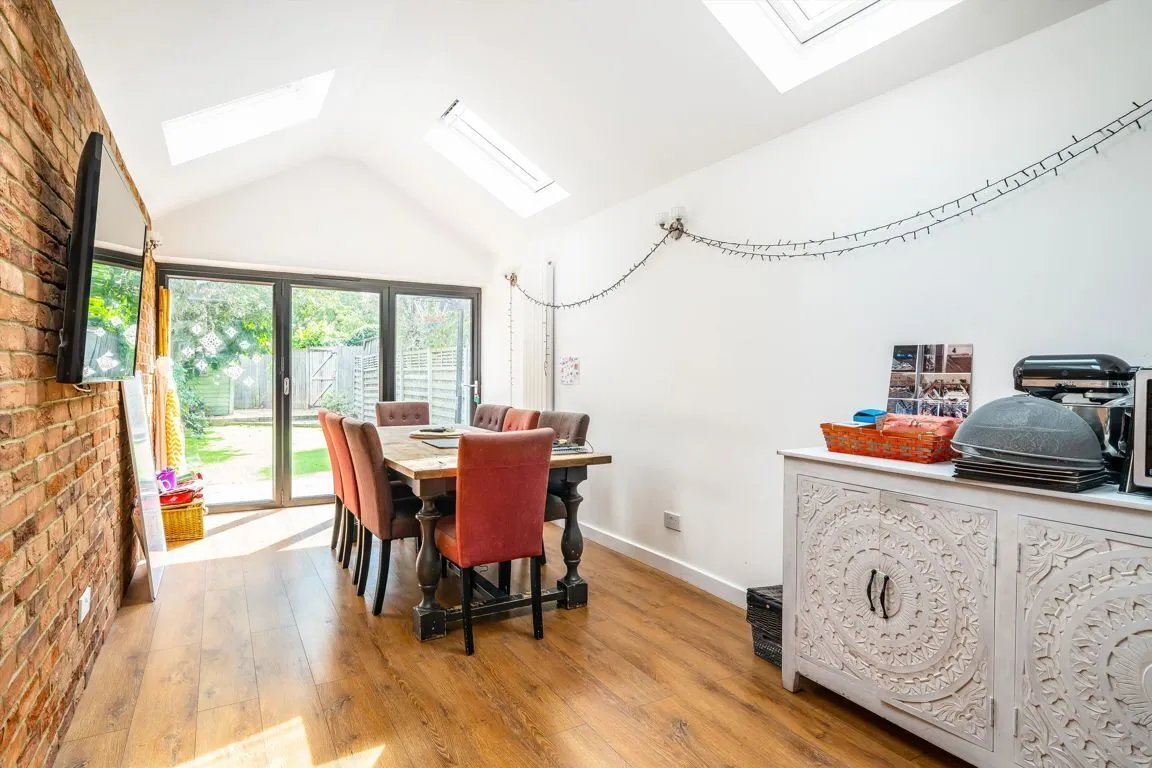 Cedar Avenue, TW2, photo 6