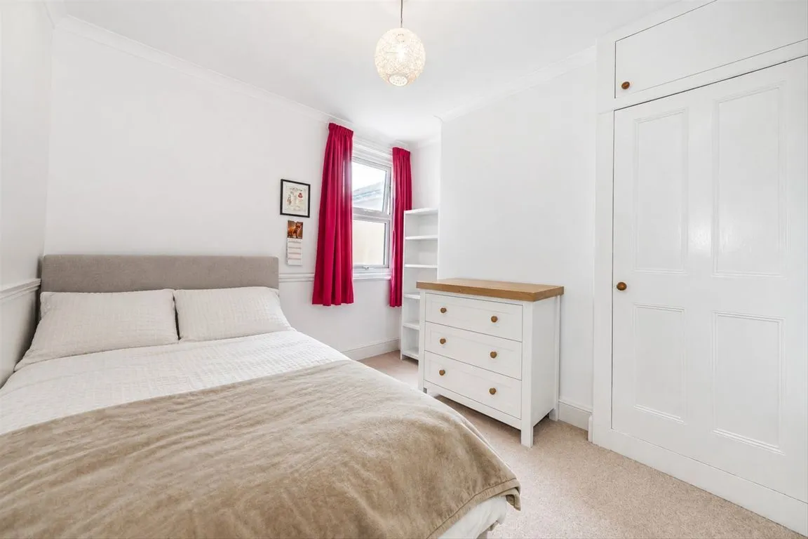 Cedar Avenue, TW2, photo 8