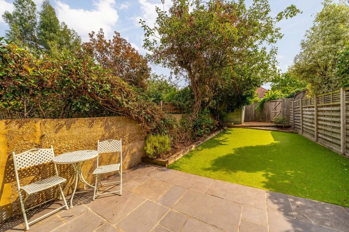 Cedar Avenue, TW2, photo 4