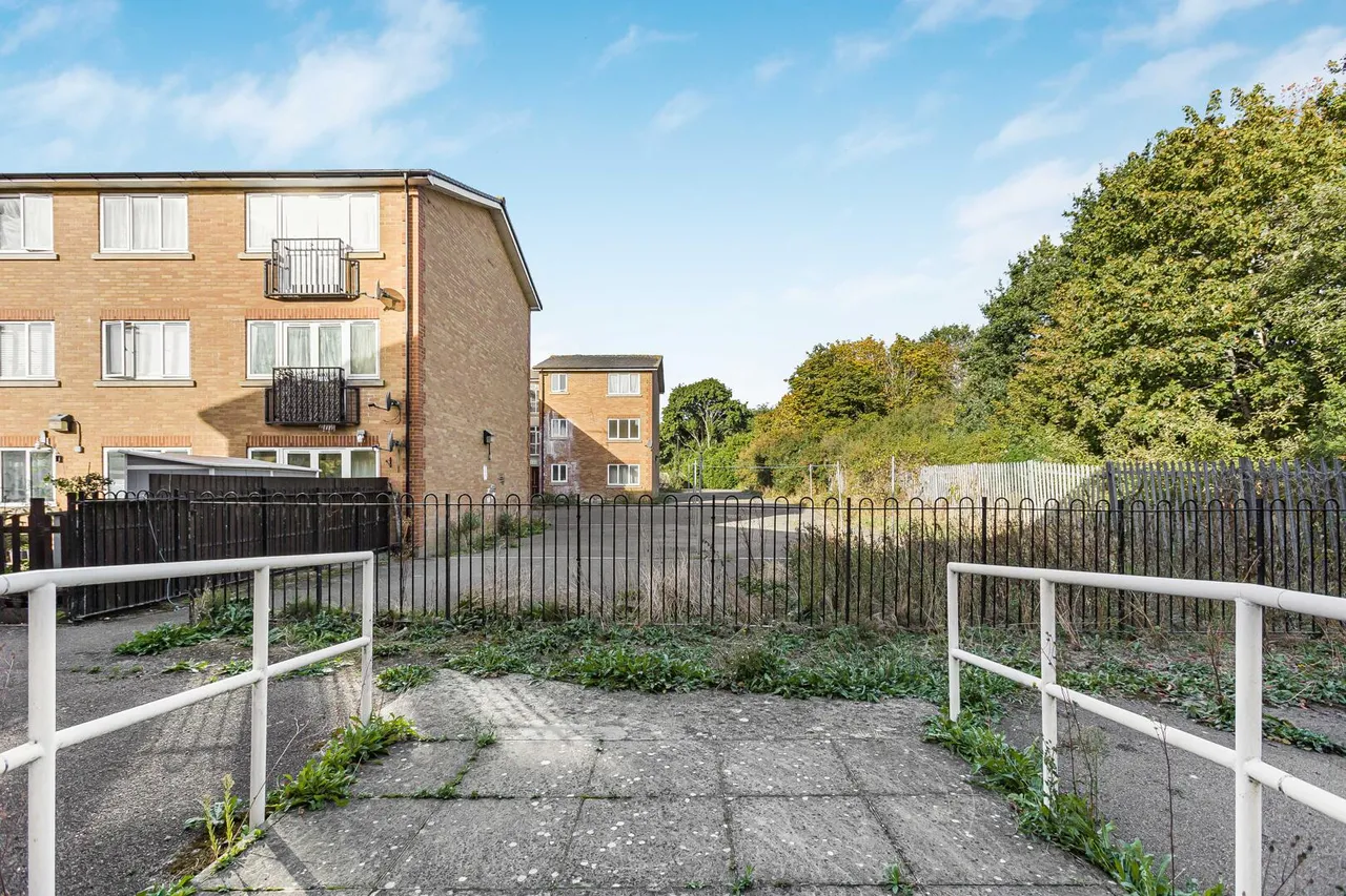Bullsmoor Way, Waltham Cross, EN8, photo 10