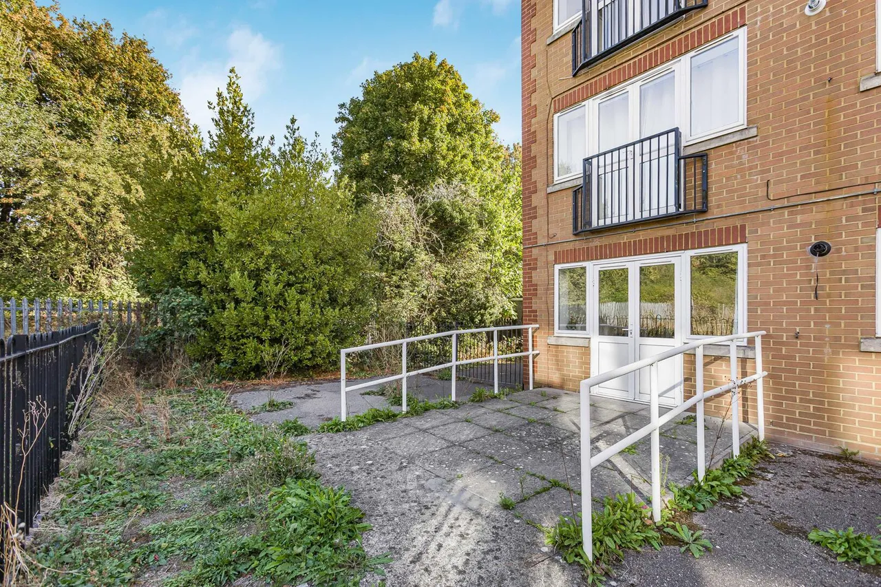 Bullsmoor Way, Waltham Cross, EN8, photo 13