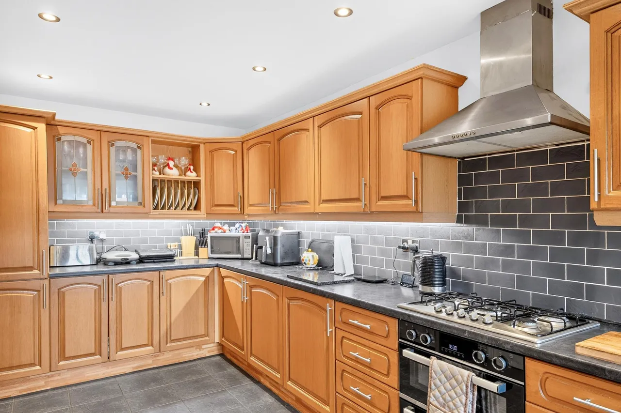 Glen Court, Castleford, WF10, photo 5