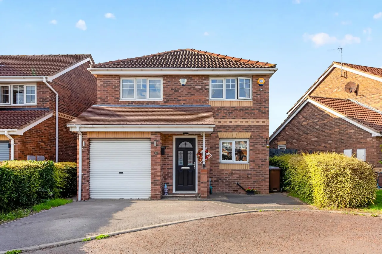 4 bed house for sale, Glen Court, Castleford, WF10