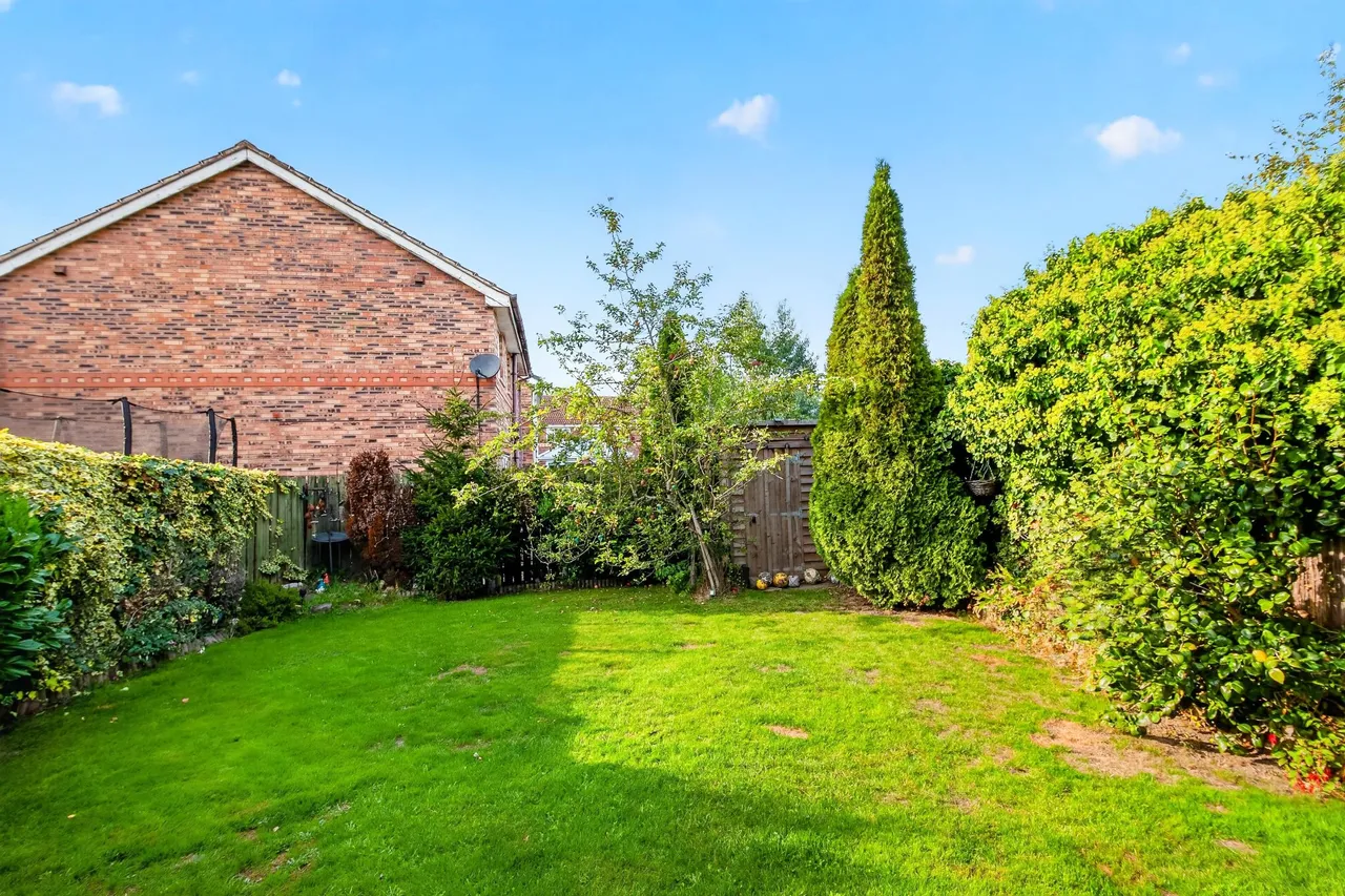 Glen Court, Castleford, WF10, photo 27