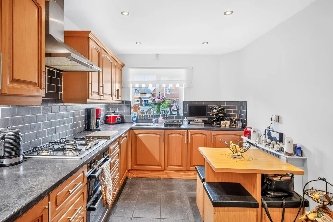 Glen Court, Castleford, WF10, photo 6