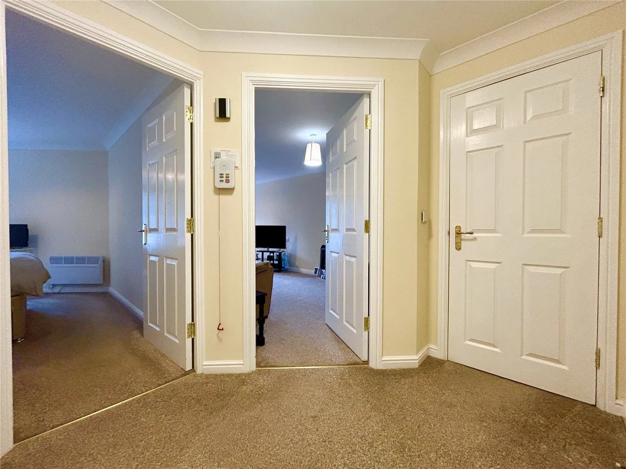 High Street, Uppermill, OL3, photo 4