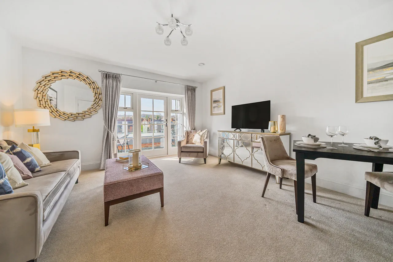 2 bed flat for sale — High Street, Great Missenden, HP16