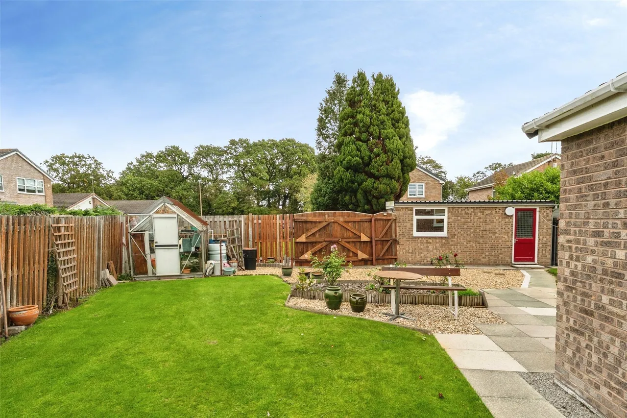 Chestnut Avenue, Great Sutton, CH66, photo 2