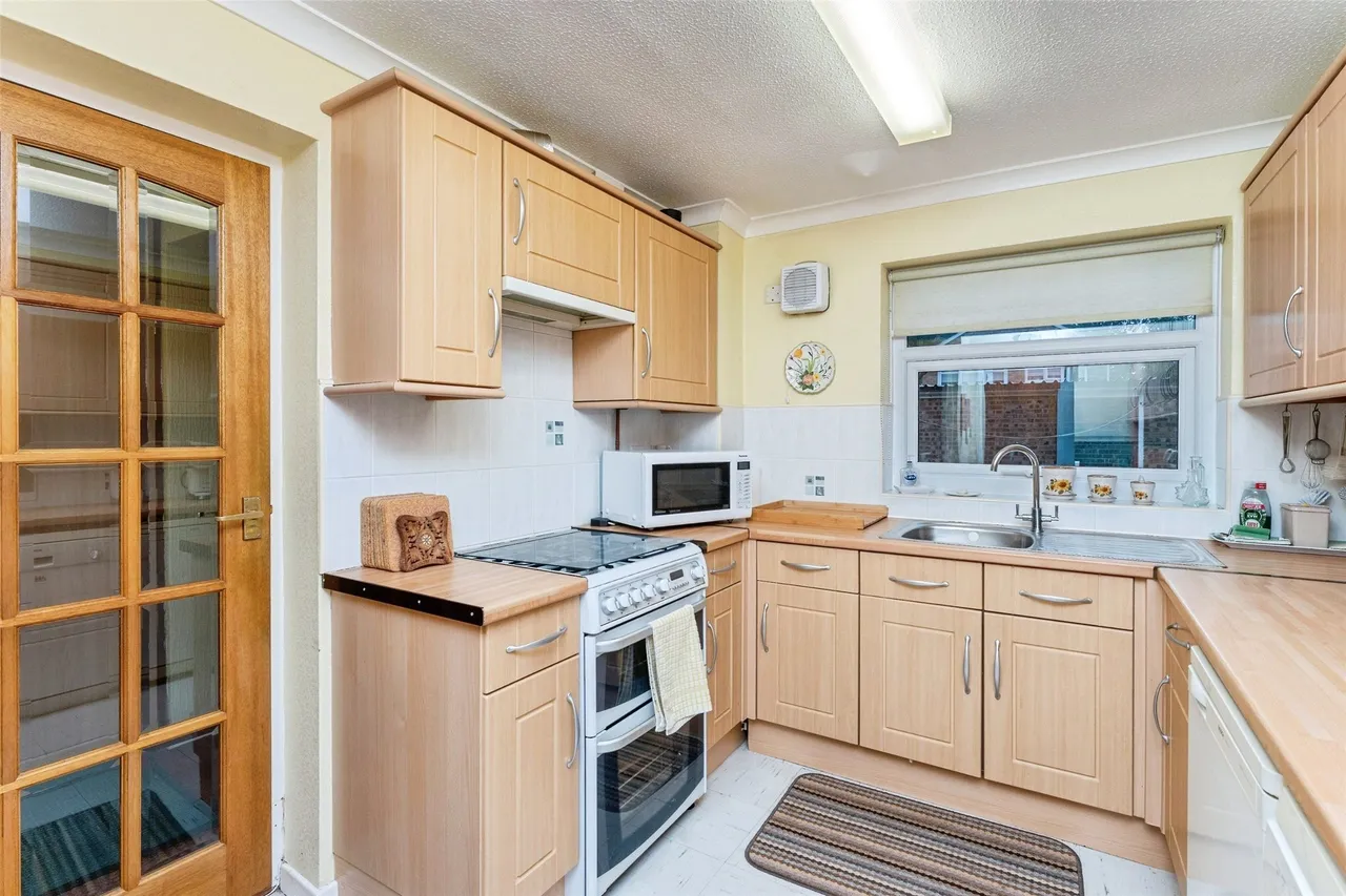 Chestnut Avenue, Great Sutton, CH66, photo 6