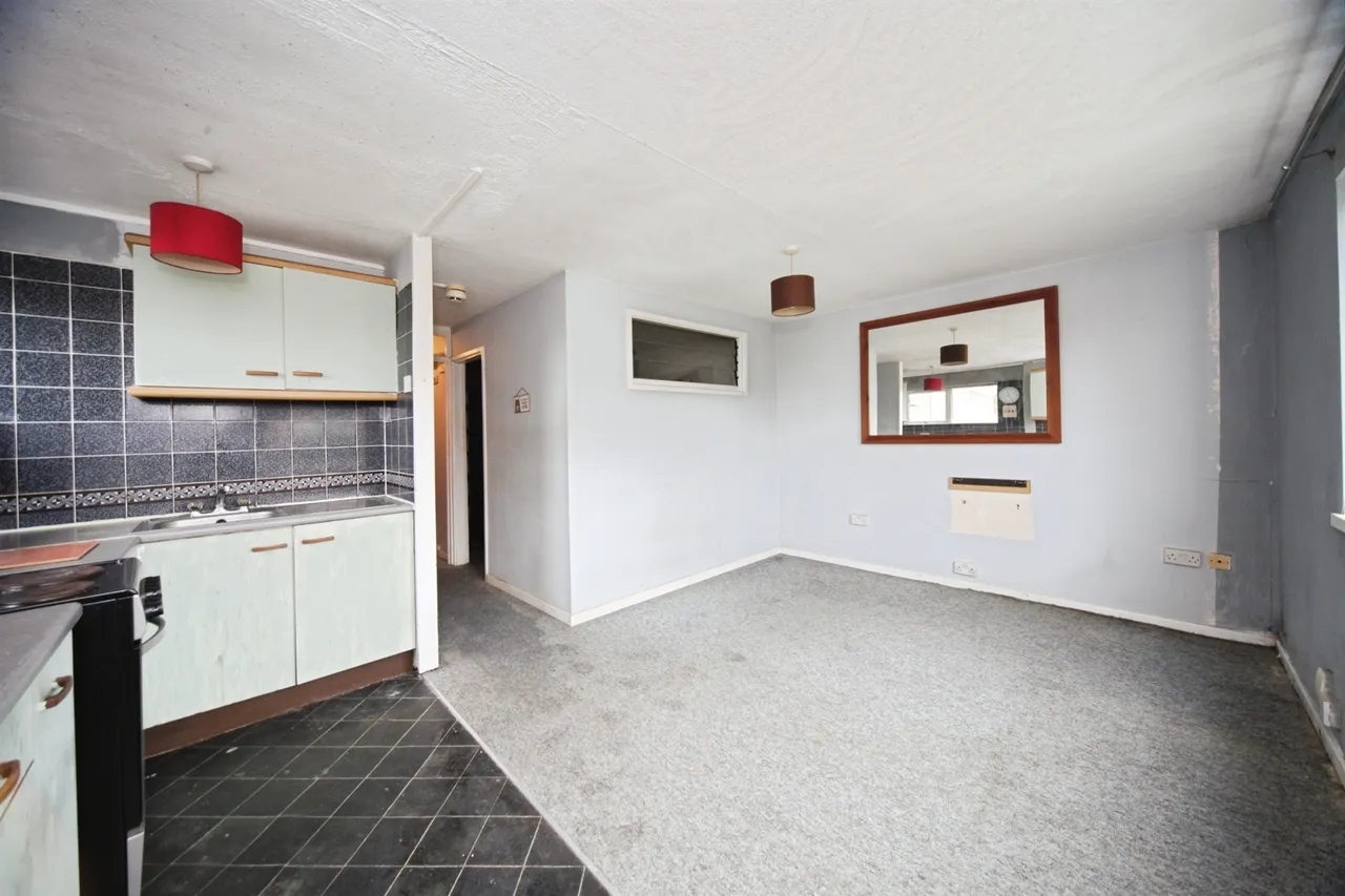 Handcross Road, Luton, photo 12