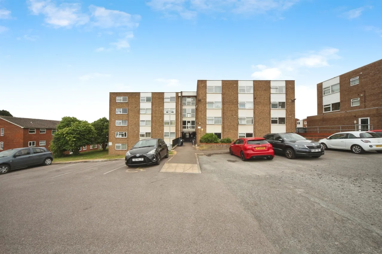 Handcross Road, Luton, photo 9