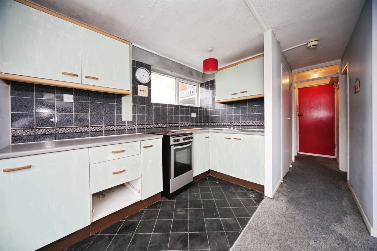 Handcross Road, Luton, photo 11