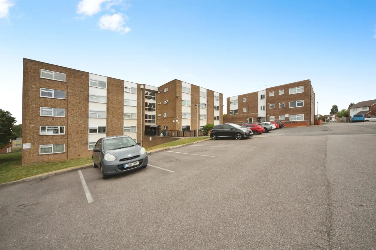 Handcross Road, Luton, photo 6