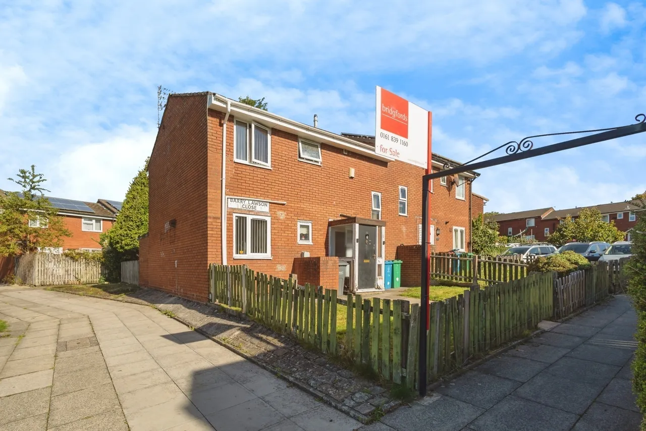 3 bed house for sale, Barry Lawson Close, Manchester, M8