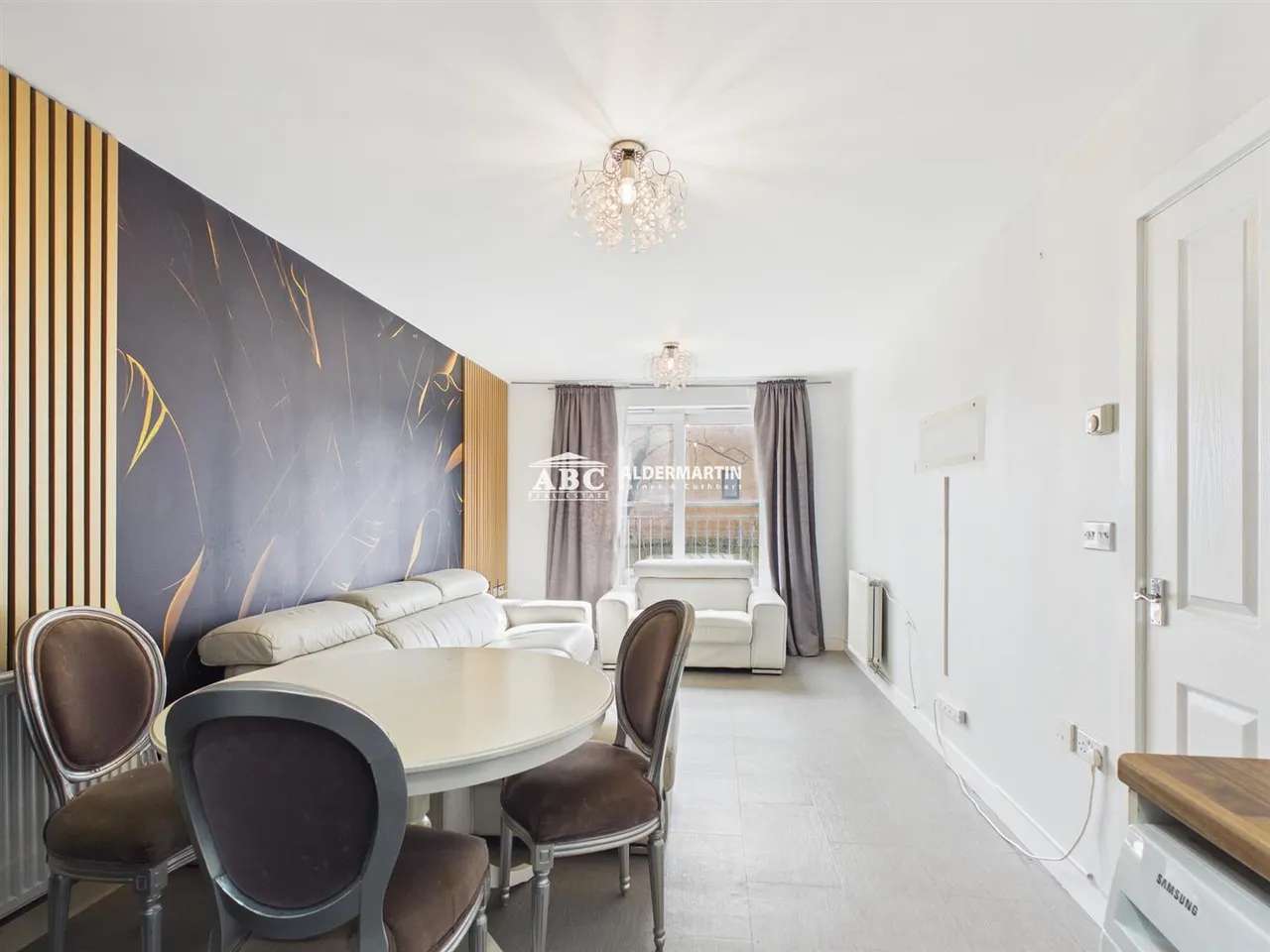 Cameron Crescent, Edgware, photo 2