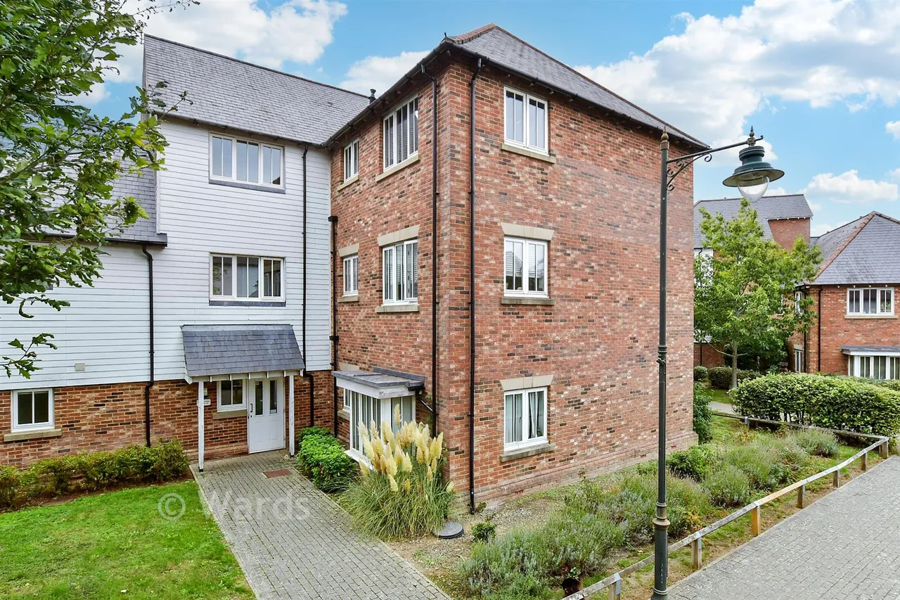 1 bed flat for sale, Kings Hill, West Malling, ME19