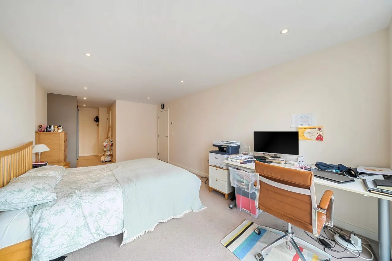 Baltic Avenue, Brentford, TW8, photo 13