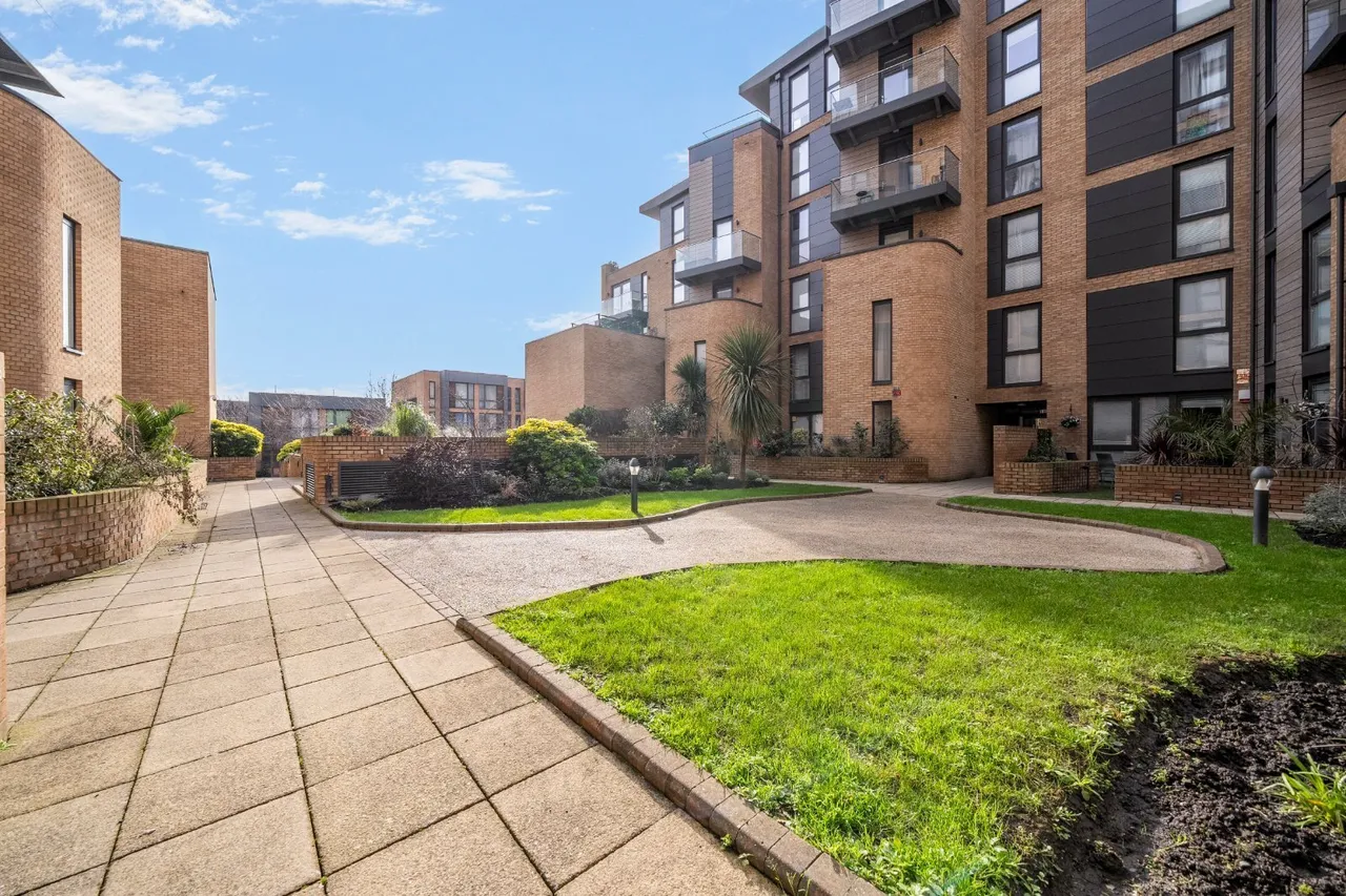 Baltic Avenue, Brentford, TW8, photo 5