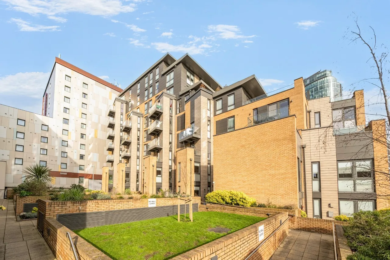 Baltic Avenue, Brentford, TW8, photo 6