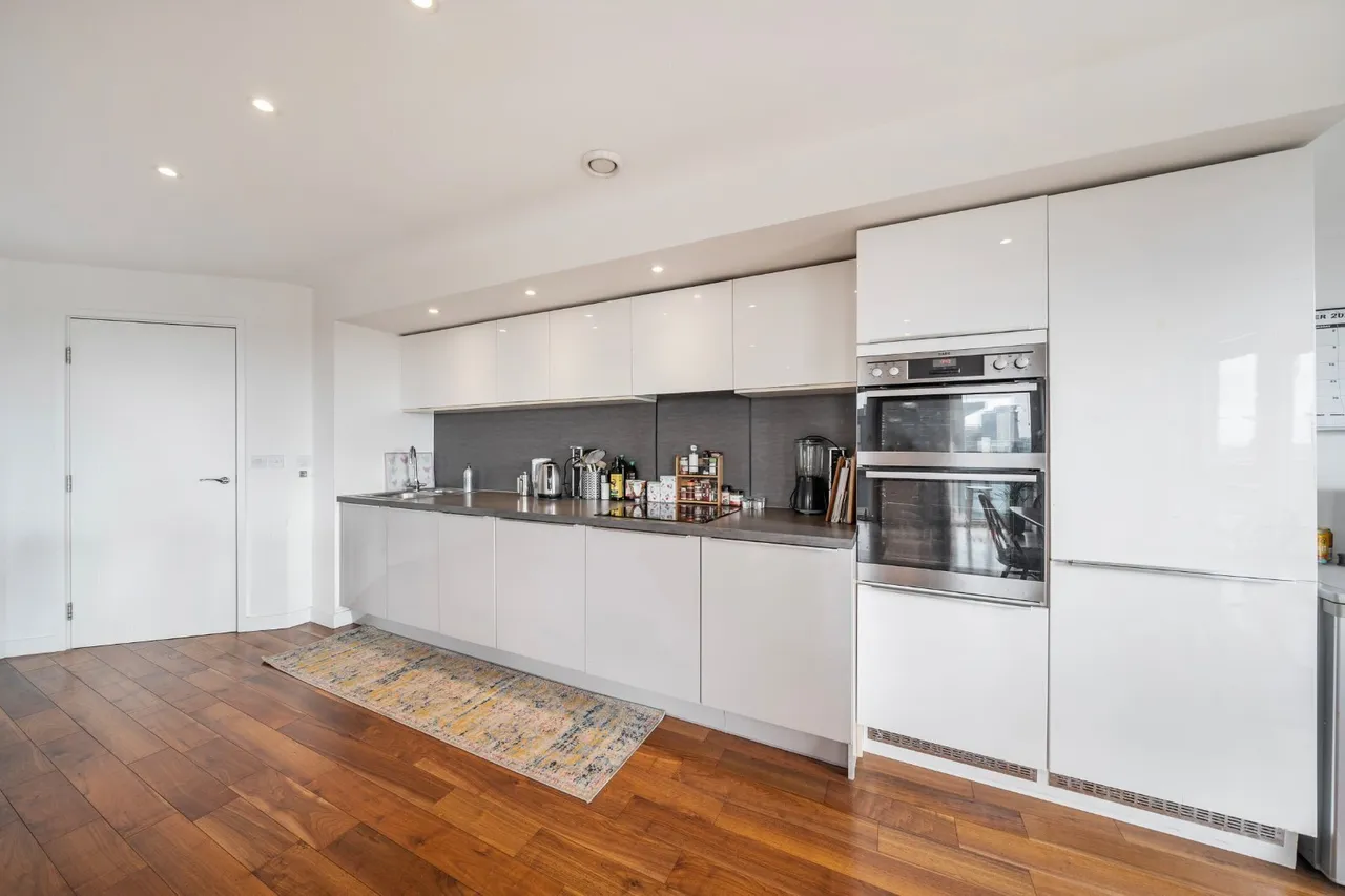 Baltic Avenue, Brentford, TW8, photo 4