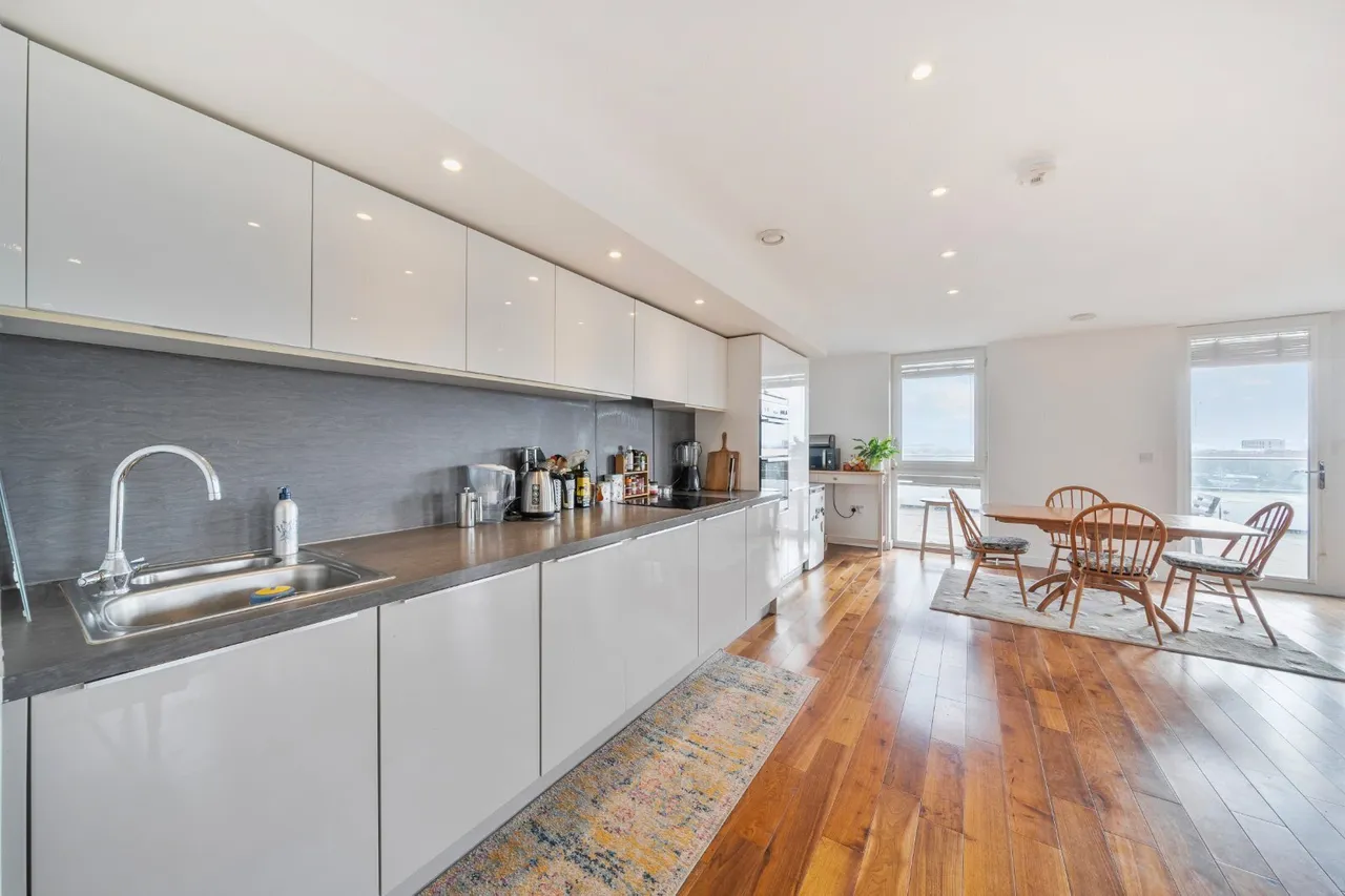 Baltic Avenue, Brentford, TW8, photo 3