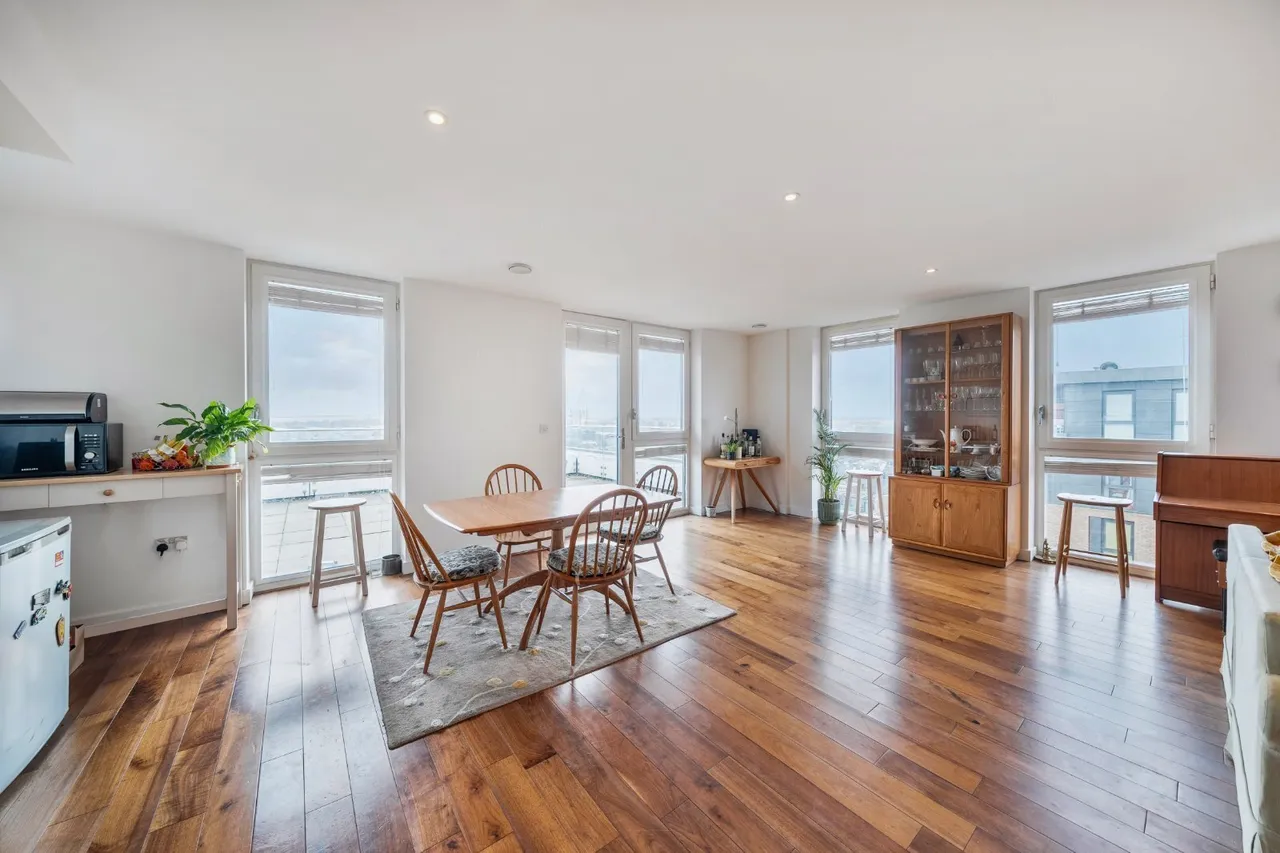 Baltic Avenue, Brentford, TW8, photo 8