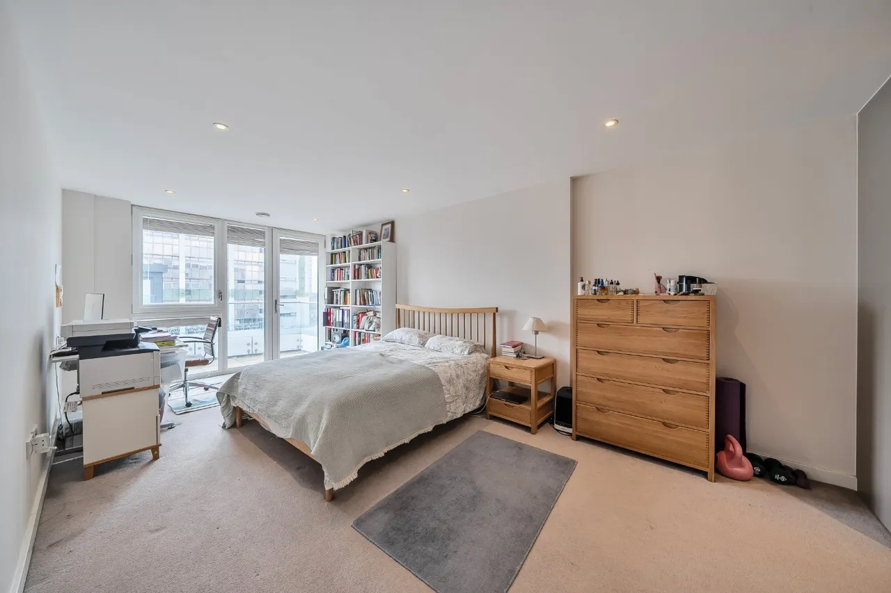 Baltic Avenue, Brentford, TW8, photo 9