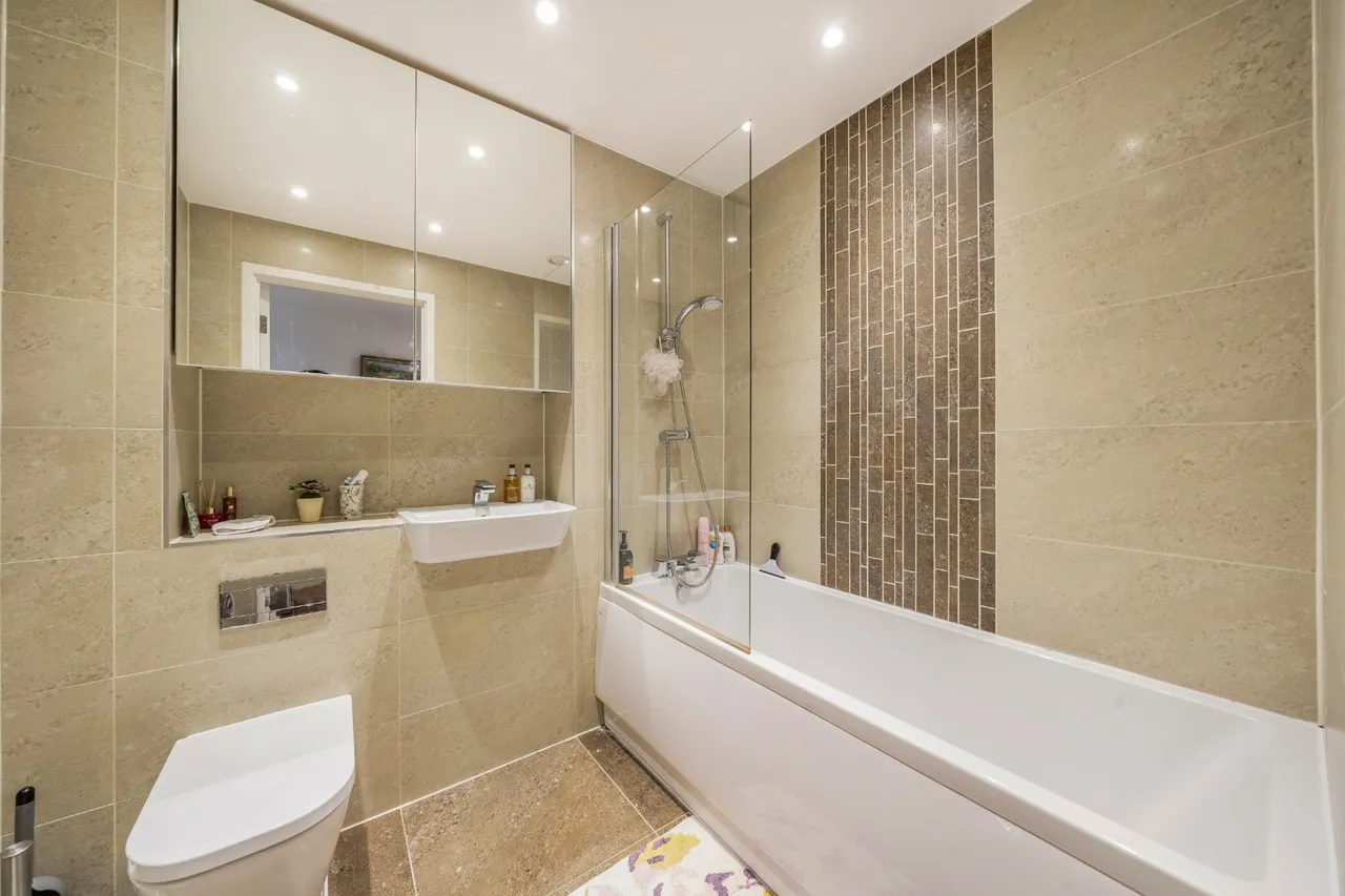 Baltic Avenue, Brentford, TW8, photo 10