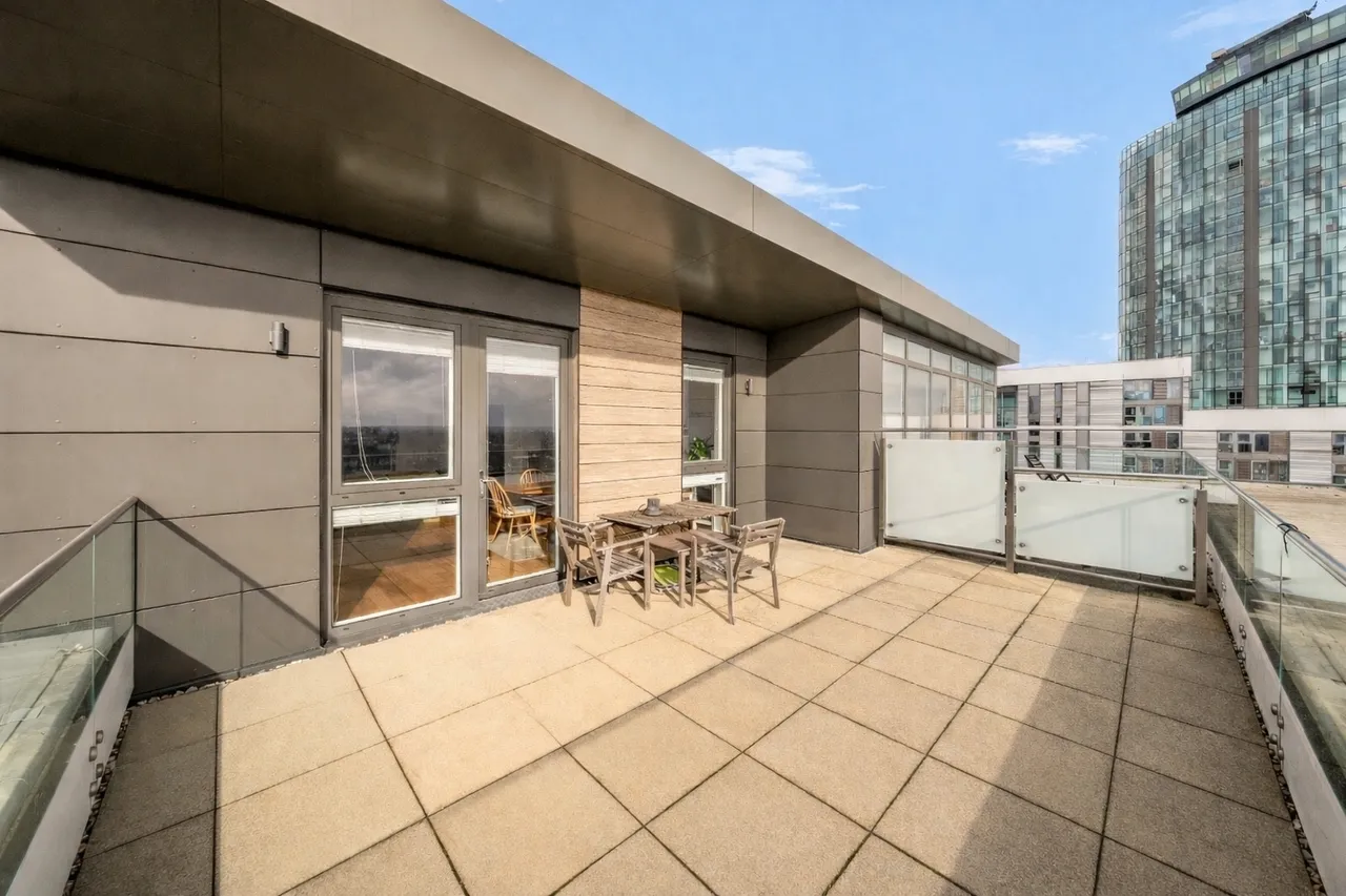 3 bed flat for sale, Baltic Avenue, Brentford, TW8