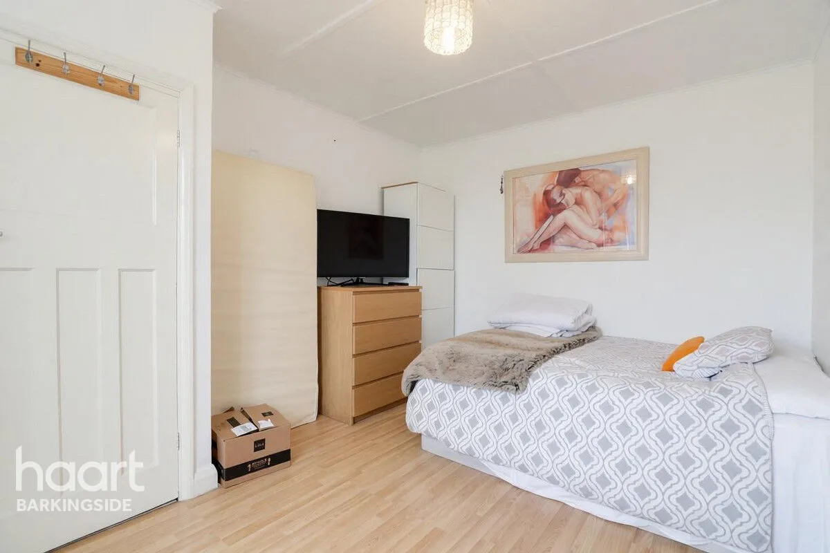 Ashley Avenue, Barkingde, IG6, photo 17