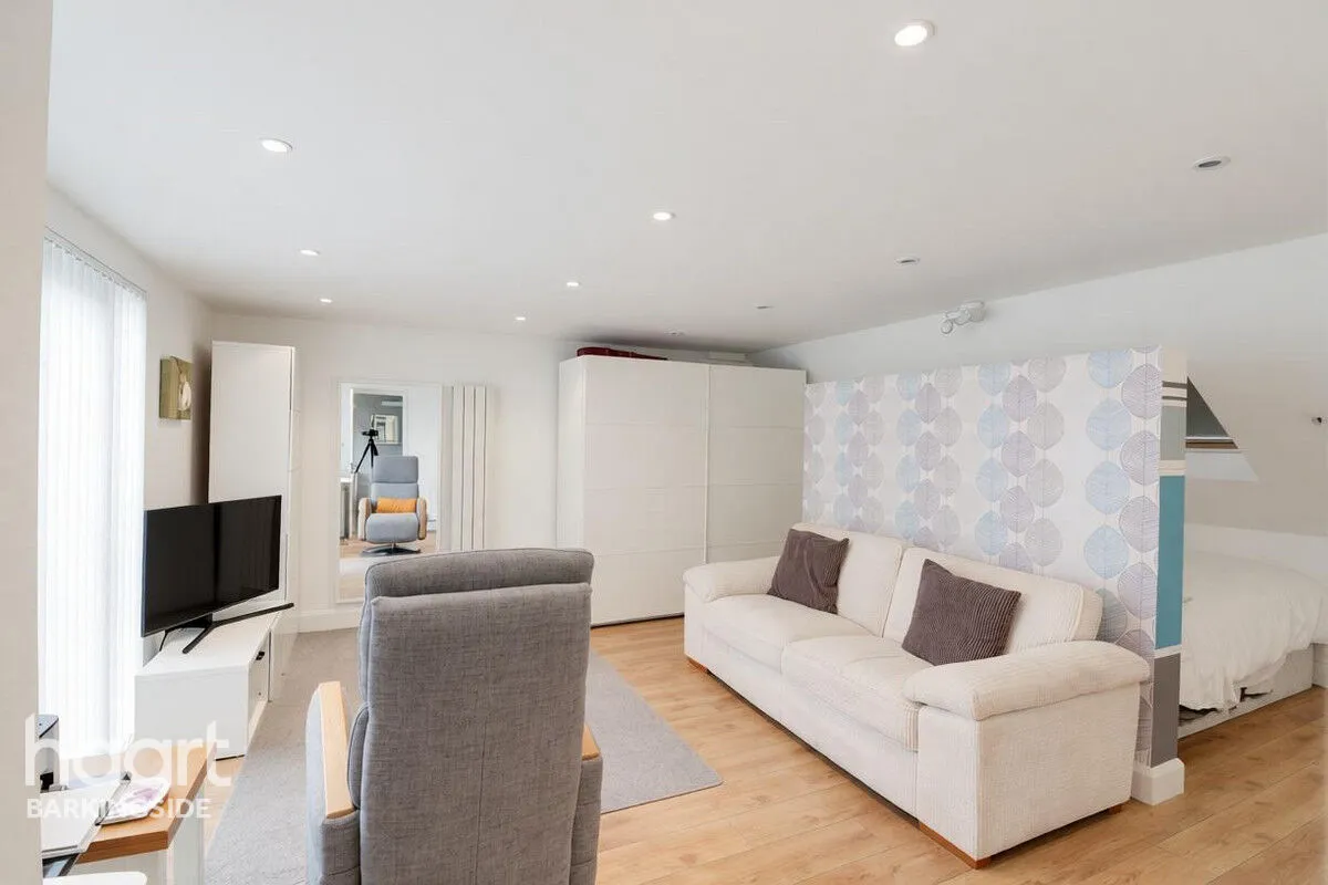Ashley Avenue, Barkingde, IG6, photo 12