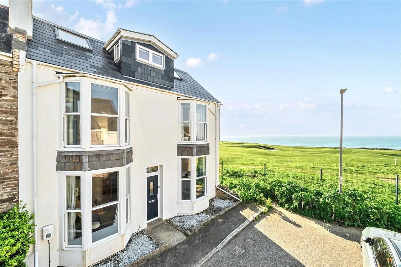 4 bed property for sale, Golf Terrace, Newquay, TR7