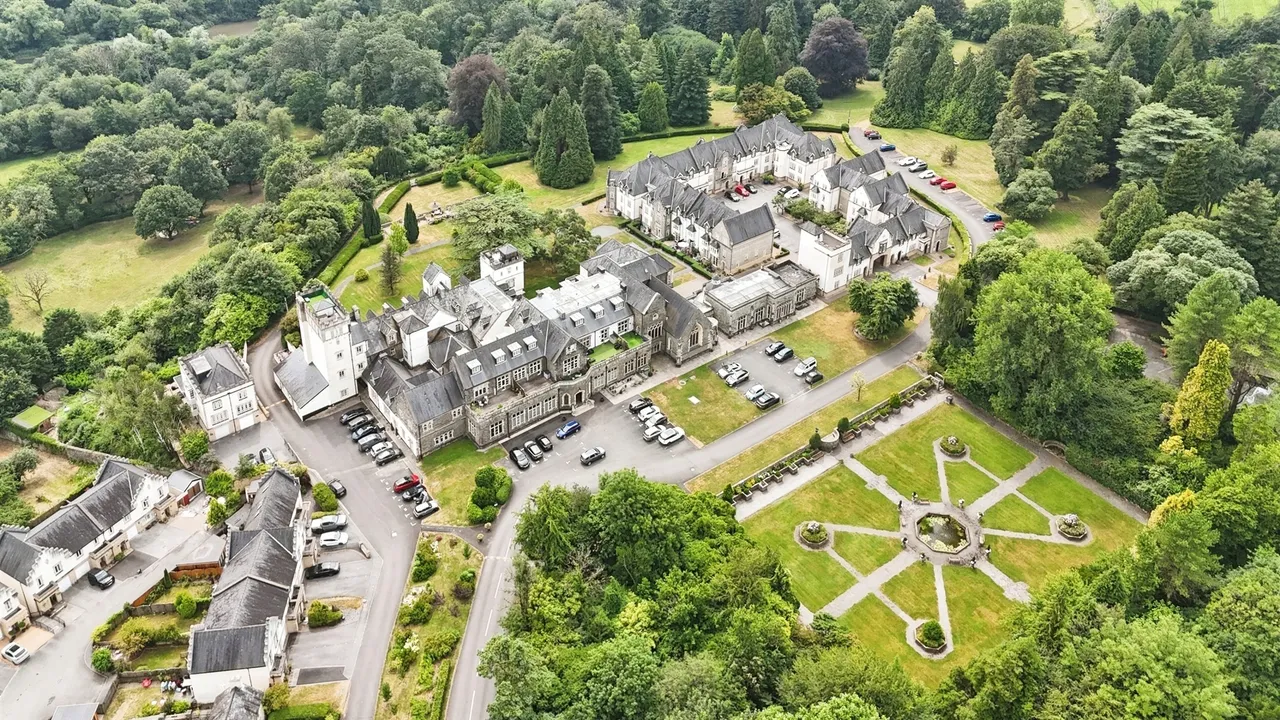 The Manor, Talygarn, CF72, photo 29